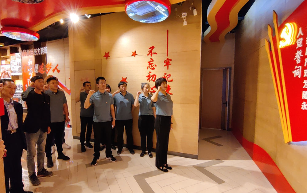 重温红色历史  传承奋斗精神